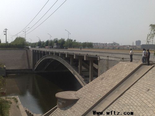 泰薛路诸城三里庄桥（1孔-70米钢筋砼肋拱桥）