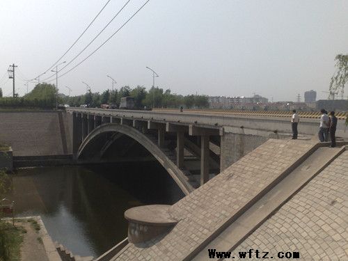 泰薛路诸城三里庄桥(1孔-70米钢筋砼肋拱桥)